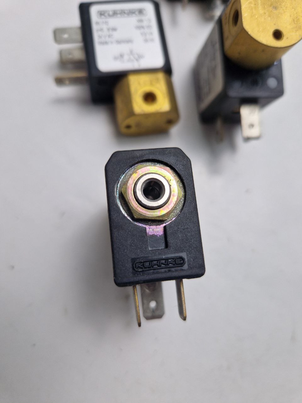 Single solenoid valve KUHNKE 65.112 NW 1,0 p=0...8 bar 100% ED 24 VAC 5.0 VA 00-50 (Request price)