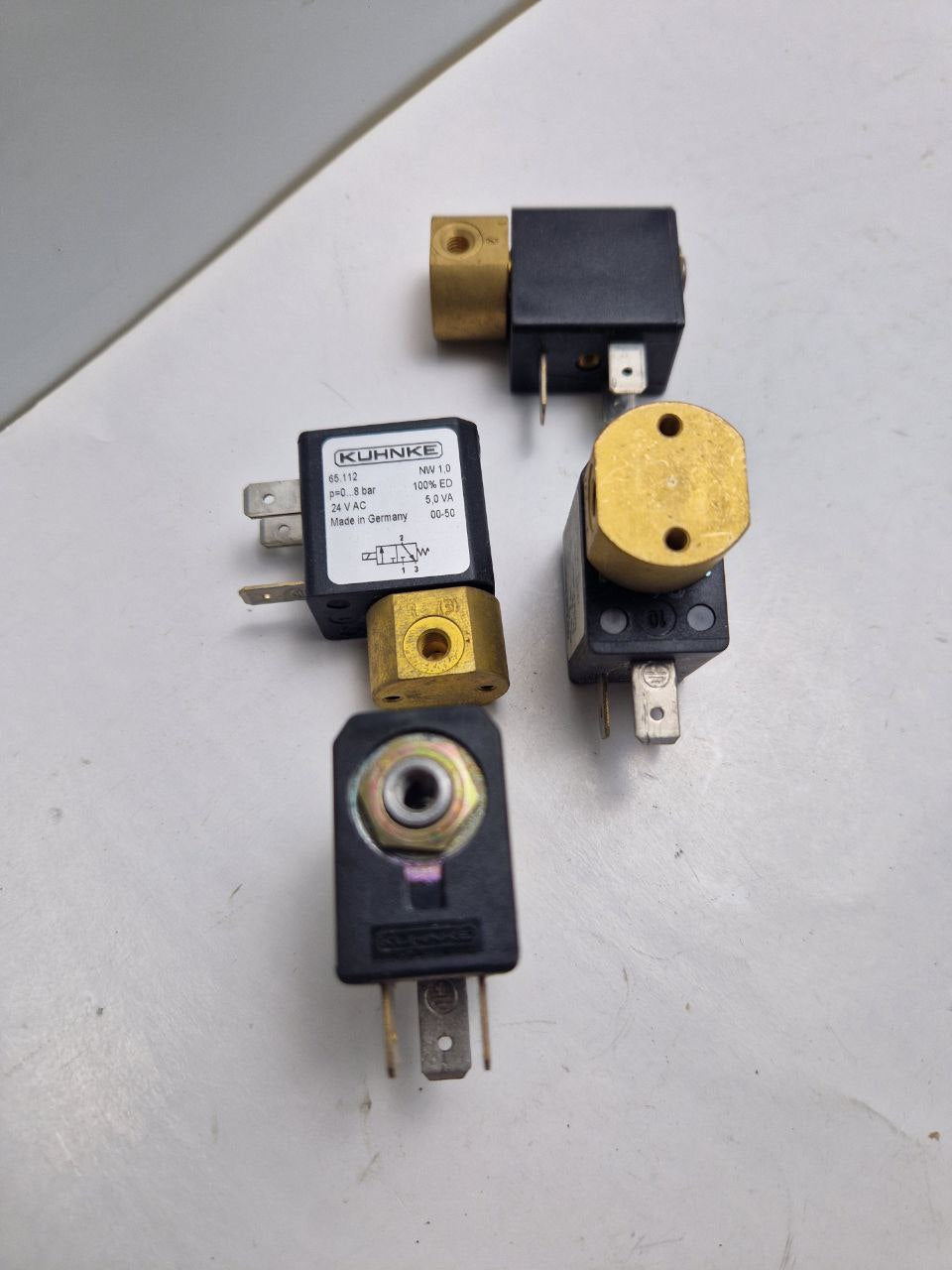 Single solenoid valve KUHNKE 65.112 NW 1,0 p=0...8 bar 100% ED 24 VAC 5.0 VA 00-50 (Request price)