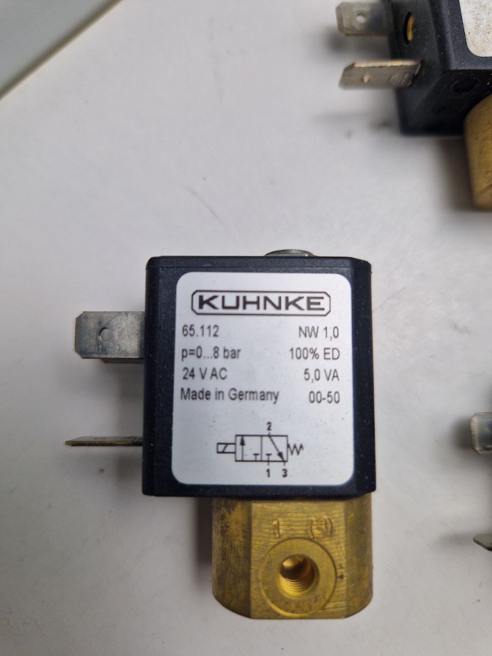 Single solenoid valve KUHNKE 65.112 NW 1,0 p=0...8 bar 100% ED 24 VAC 5.0 VA 00-50 (Request price)