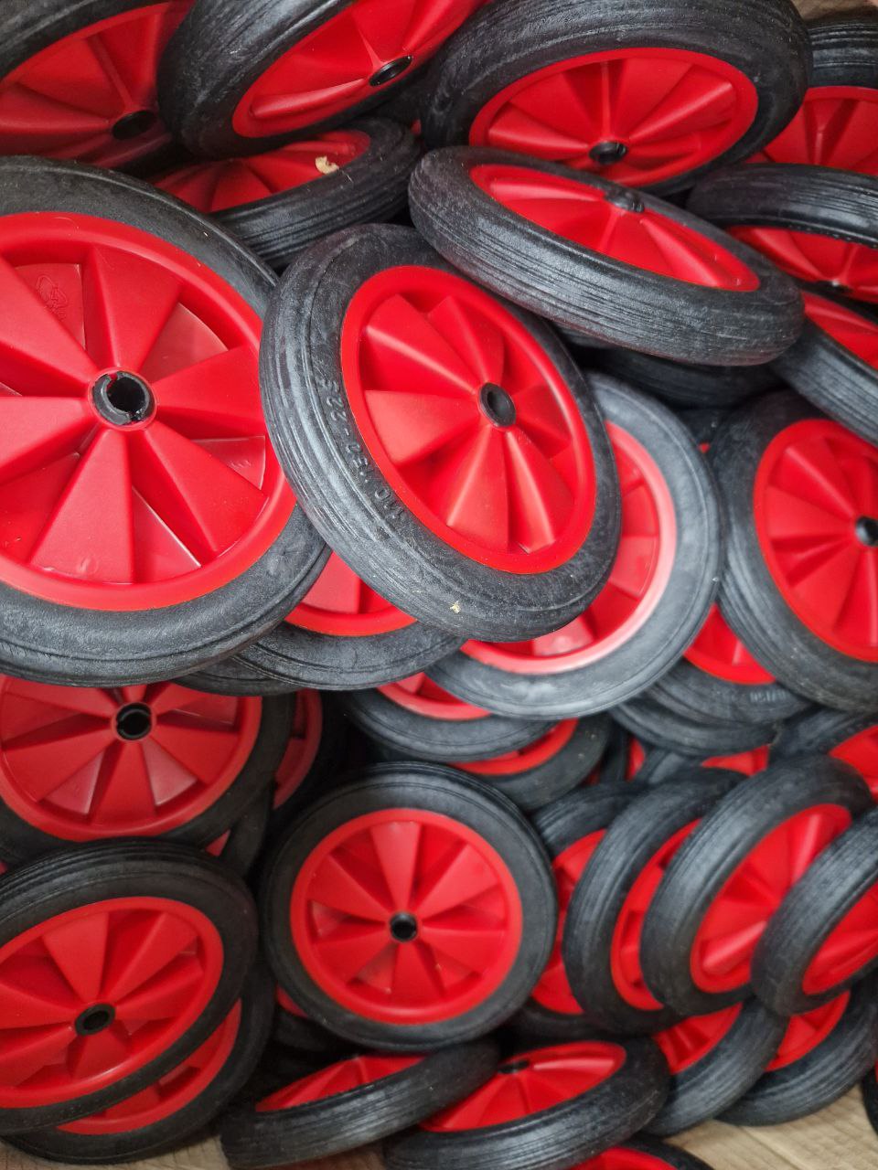 Rotes Polypropylenrad Ø110/150 - 22 S, schwarze Gummireifen (Request price)