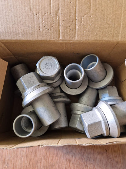 Truck wheel nut, long, M22x1.5, SW 32 mm  (Request price)