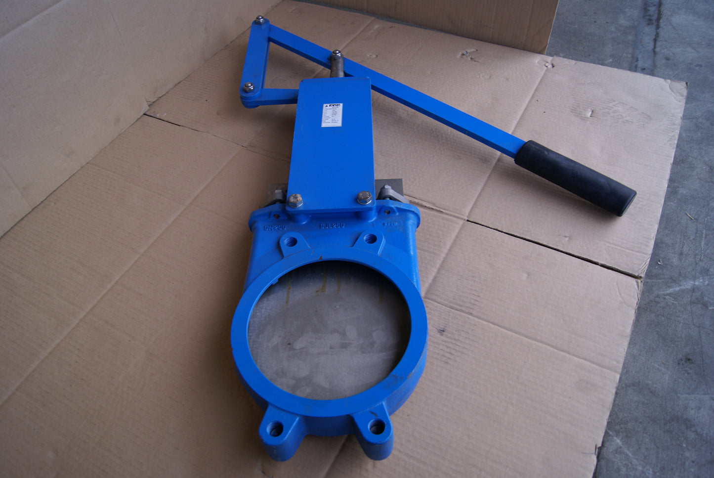 Flat slide valve with flange connection from AKO L20P DN200 PN10