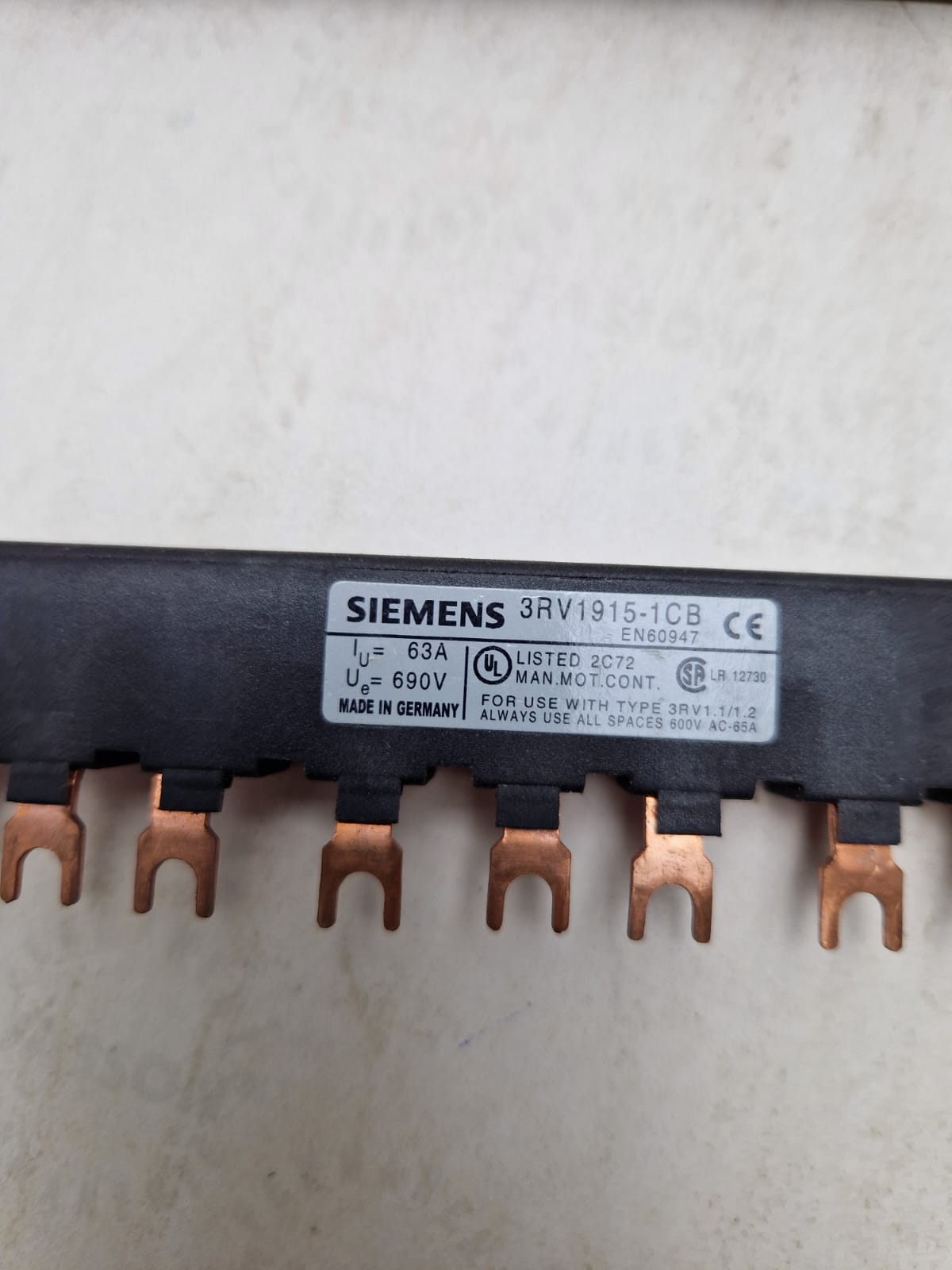 SIEMENS 3RV1915-1CB, 3-phase busbars, spacing 45mm for 3 switches