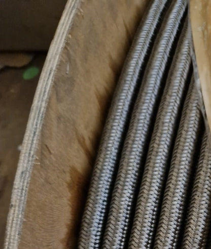 Wire braided hydraulic hose