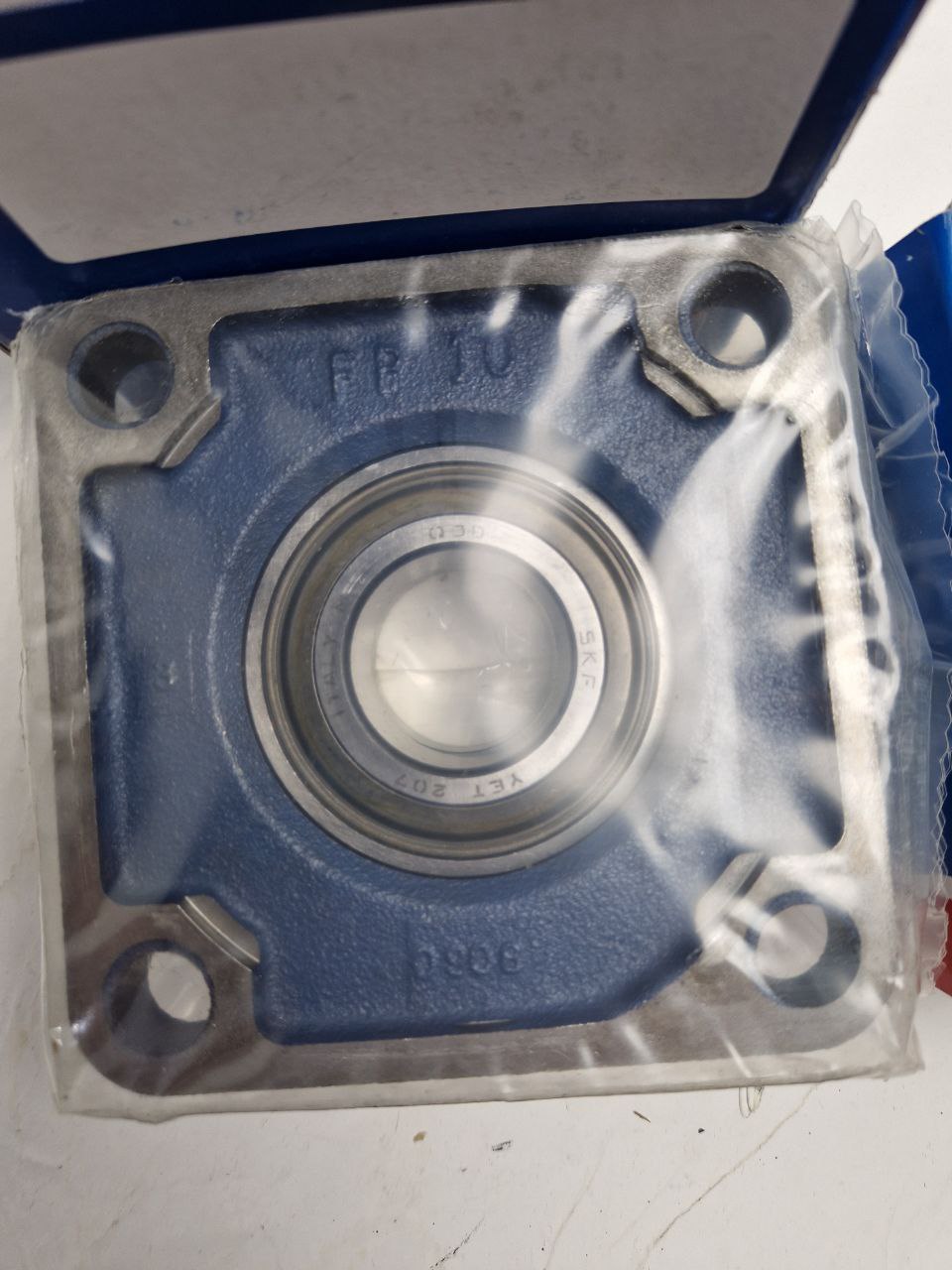 SKF FY 35 FM Square flanged ball bearing unit with eccentric locking, cast iron housing