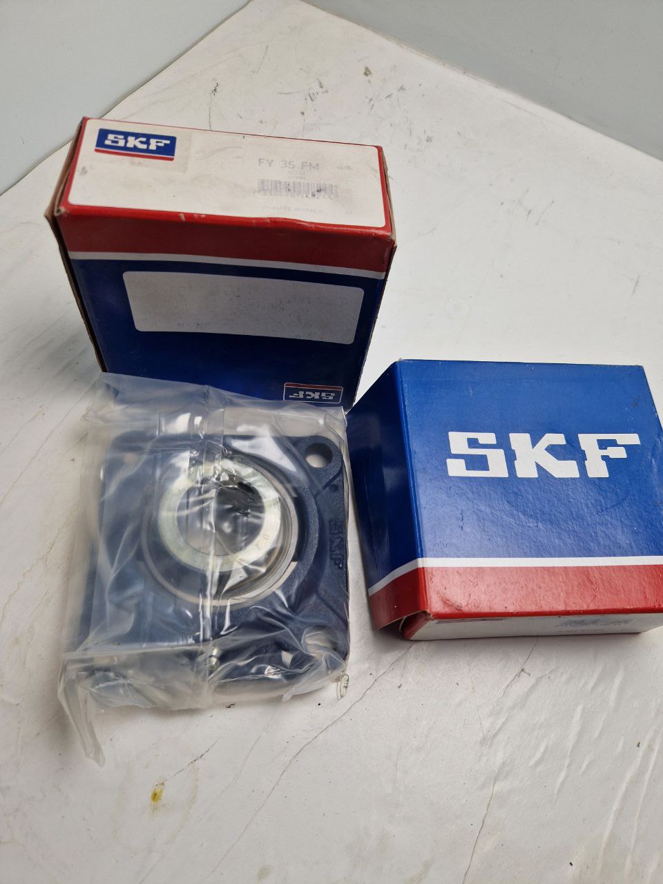 SKF FY 35 FM Square flanged ball bearing unit with eccentric locking, cast iron housing