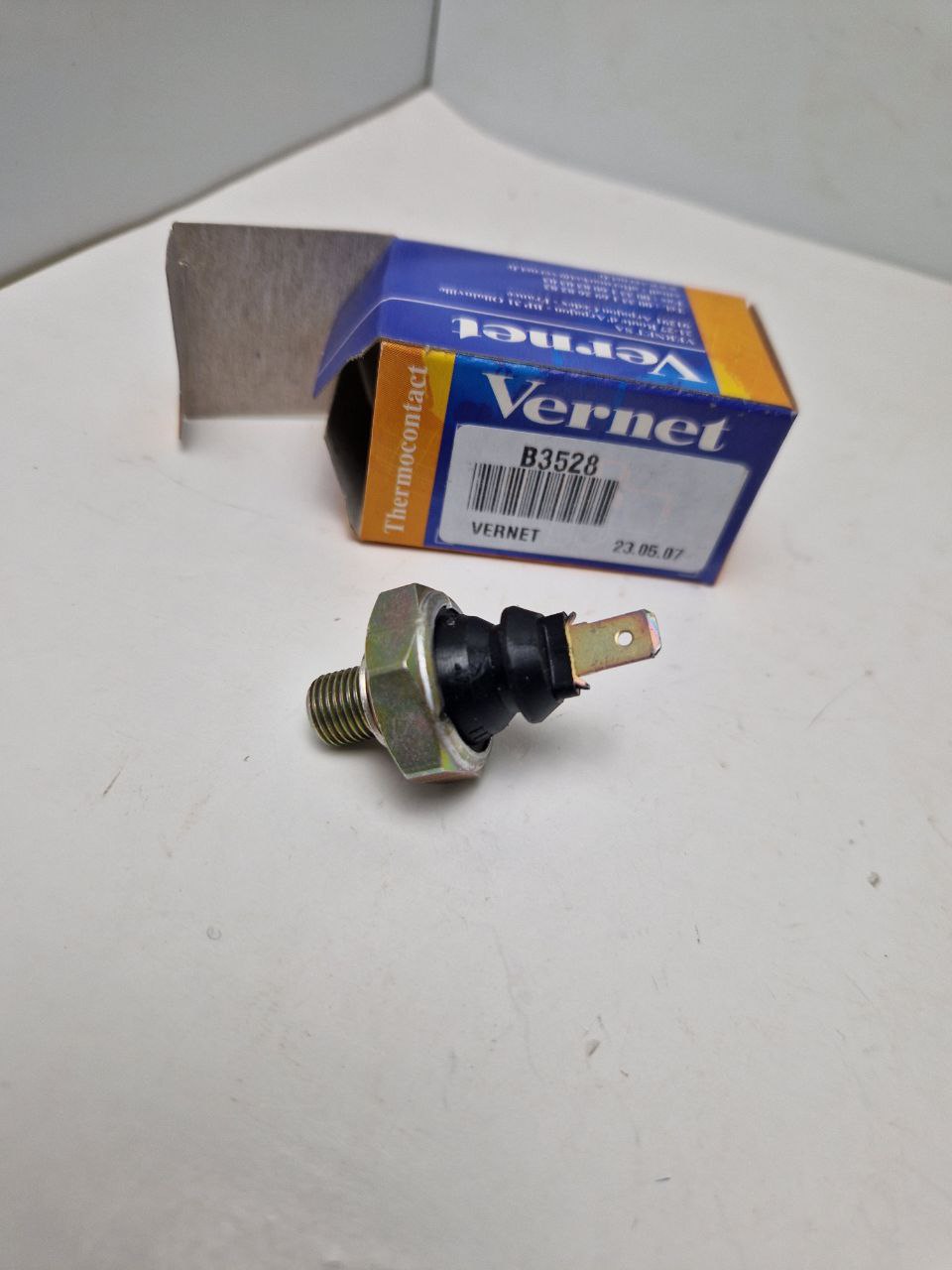 Vernet B3528 Oil pressure sensor