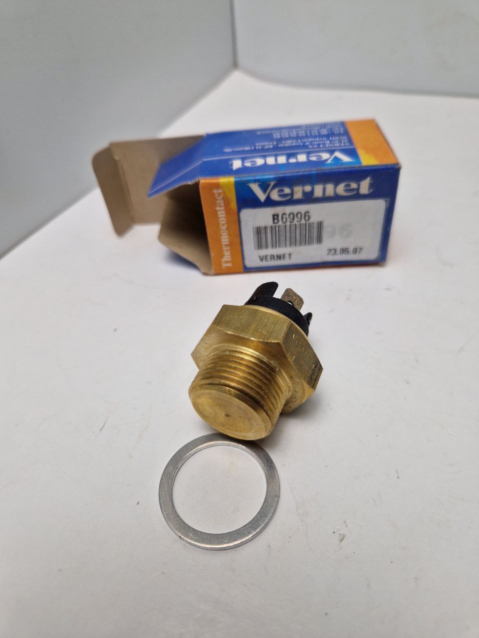 Vernet B6996 Coolant temperature sensor (radiator fan switch)