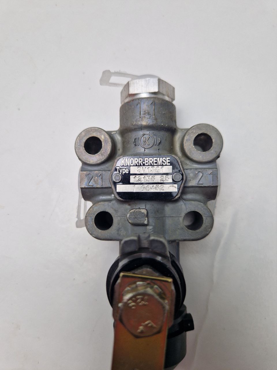 Air suspension valve, Levelling Valve KNORR-BREMSE SV 1361, 12135 25, I 90452, DGS S6350