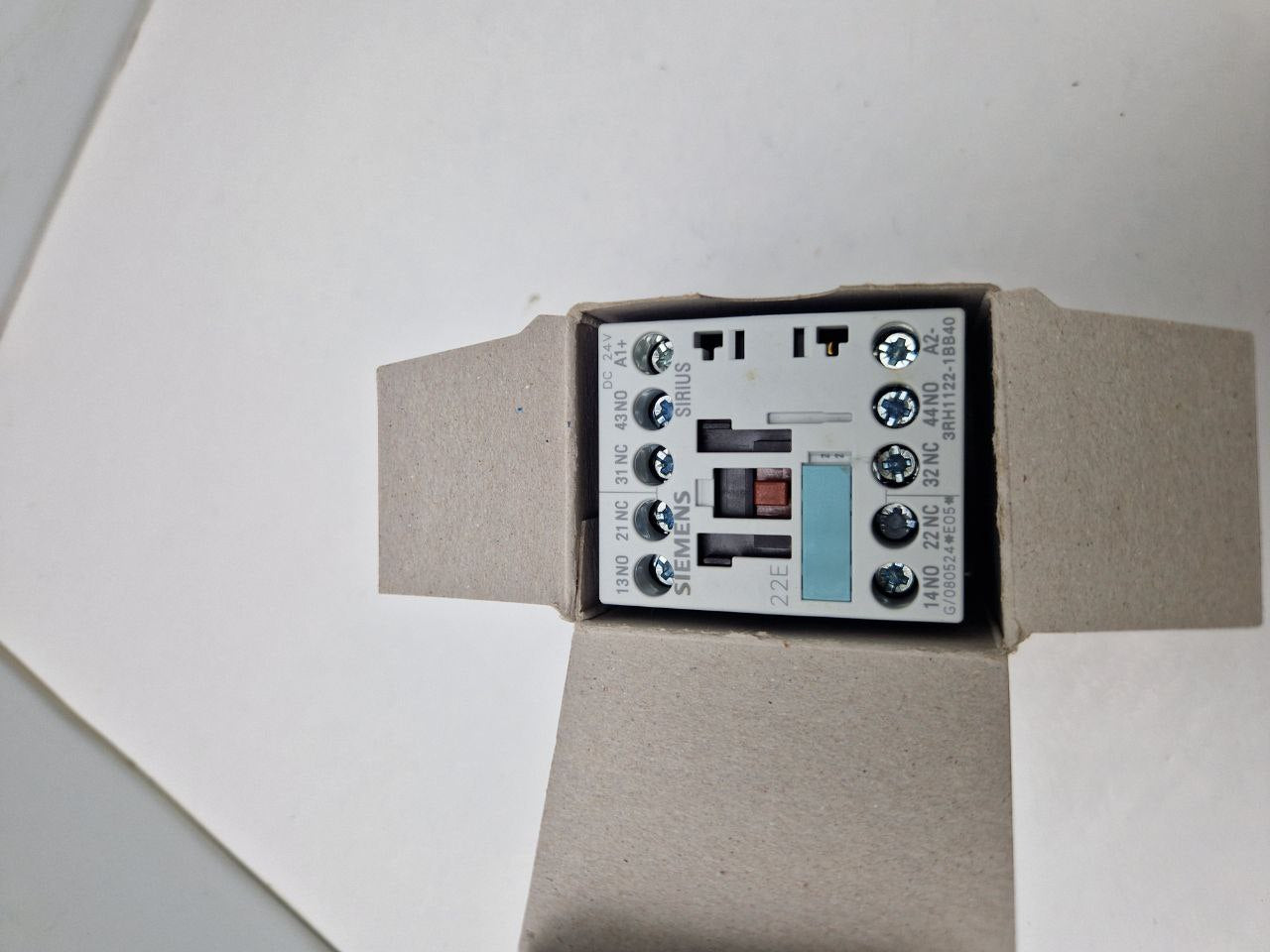 SIEMENS SIRIUS 3RH1122-1BB40, AC-15: 6A 230V 22E 2NO+2NC, Auxiliary relay contactor 24V  (Request price)