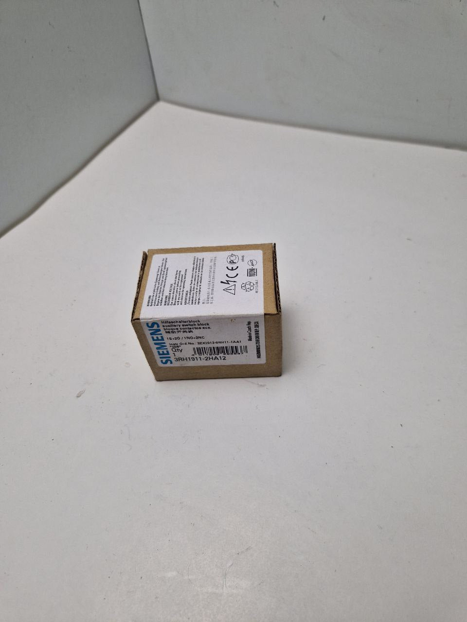SIEMENS 3RH1911-2HA12, Auxiliary switch block, 1S+20/1NO+2NC  (Request price)