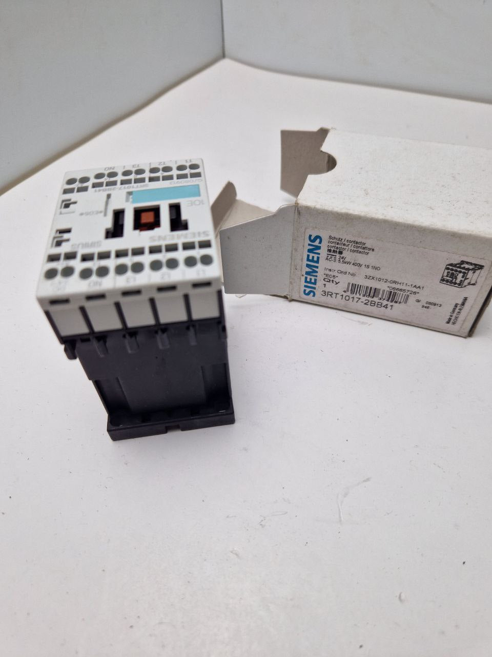 SIEMENS SIRIUS 3RT1017-2BB41, Power contactor 24V,  AC-3: 5,5kW 400V 1S 1NO  (Request price)