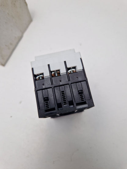 SIEMENS SIRIUS 3RV1011-0BA10, Molded case circuit breaker  0.14-0.2A  (Request price)