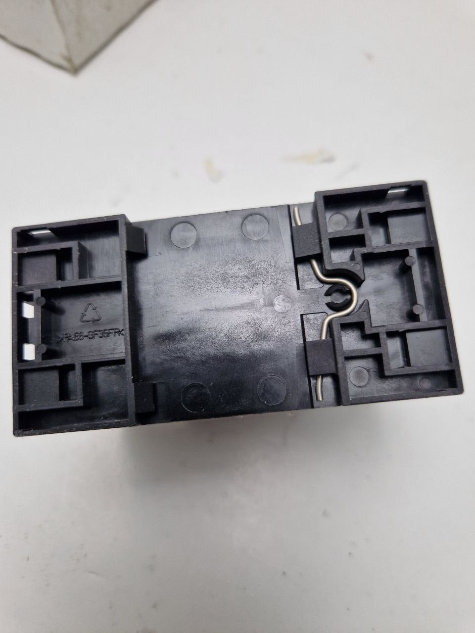 SIEMENS SIRIUS 3RV1011-0BA10, Molded case circuit breaker  0.14-0.2A  (Request price)