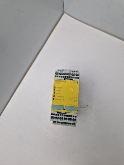 SIEMENS SIRIUS 3TK2834-2BB40, SAFETY RELAY 5-6 AMP  (Request price)