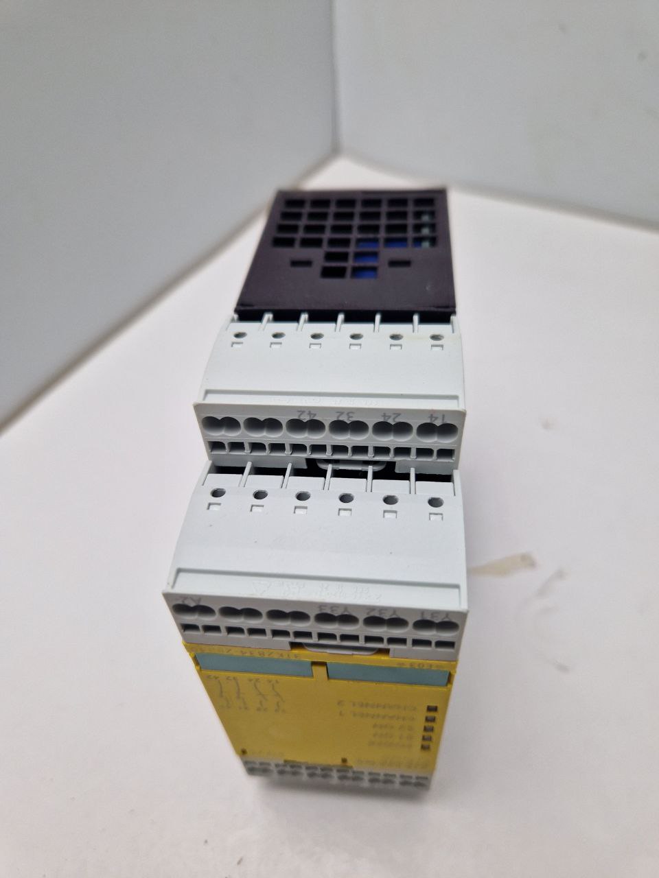 SIEMENS SIRIUS 3TK2834-2BB40, SAFETY RELAY 5-6 AMP  (Request price)