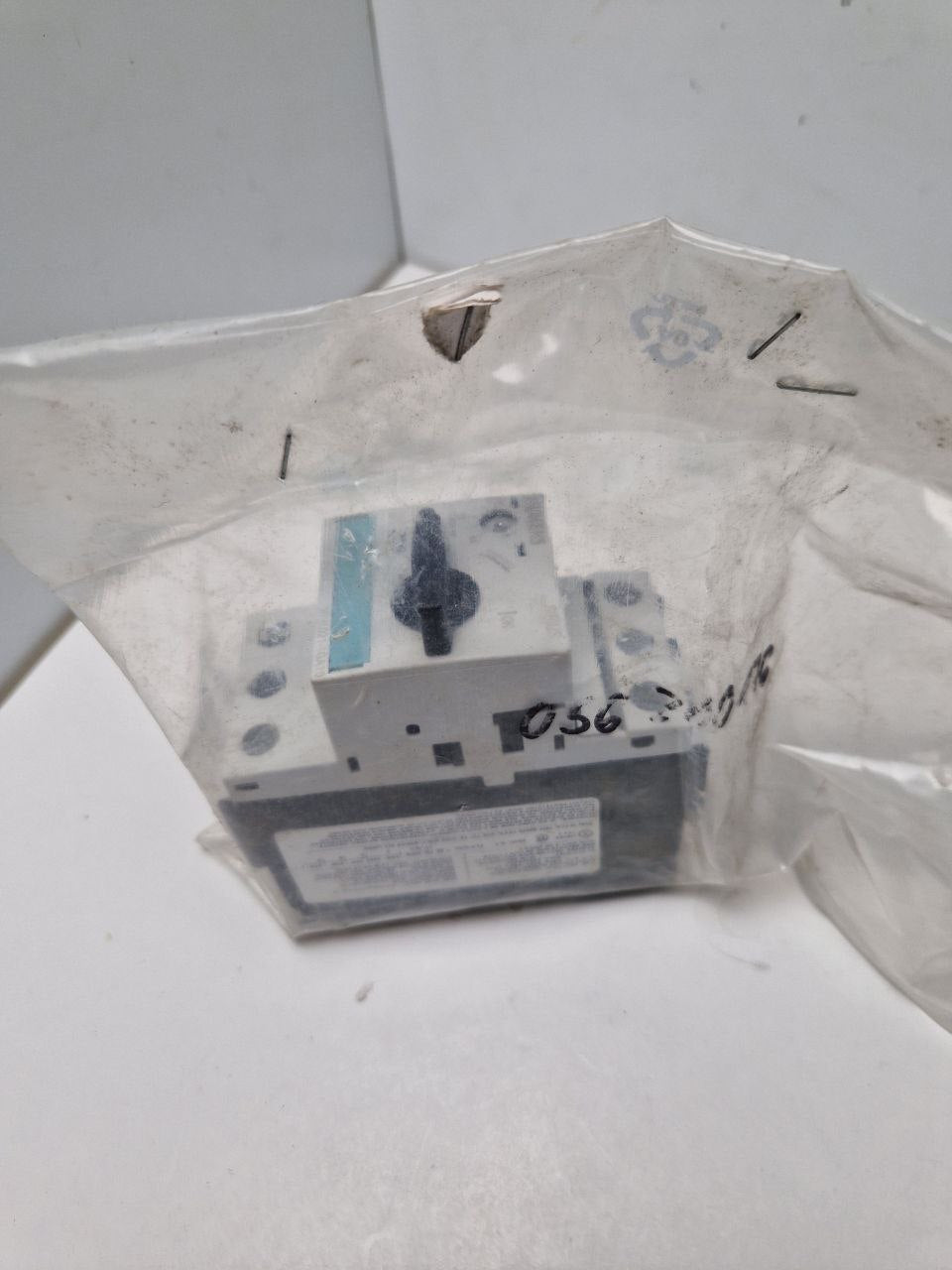 SIEMENS 3RV10211GA10, CIRCUIT BREAKER 4.5-6.3 AMP  (Request price)