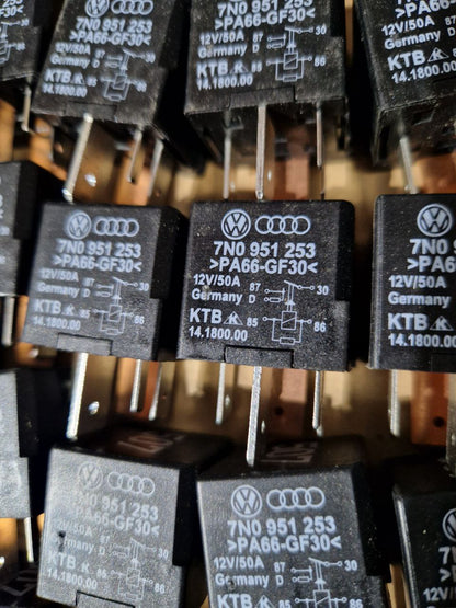 Original VW Audi switching relay type "507", 7N0951253  (Request price)