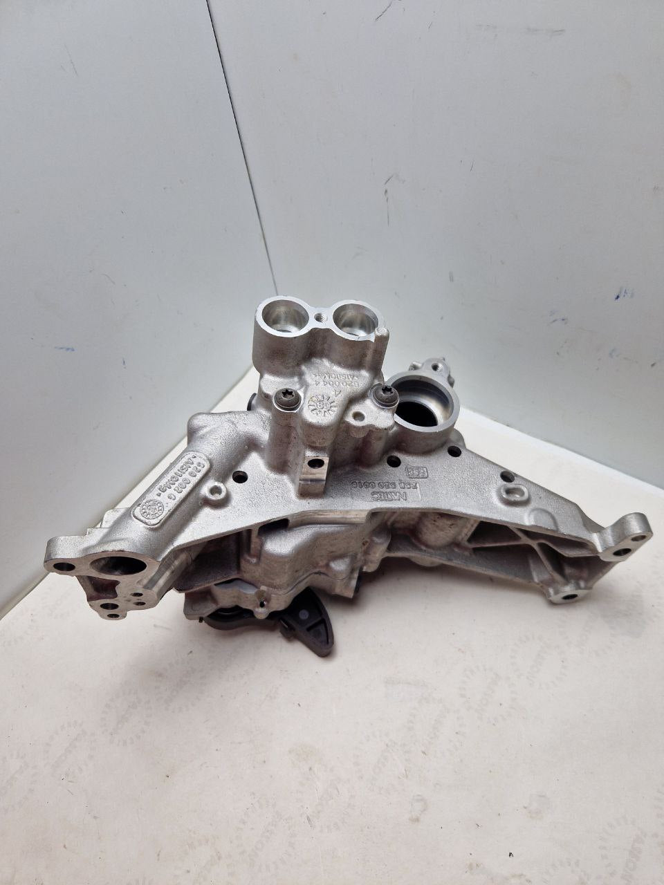 Oil Pump Assembly 5.2L V12 HY53-6621-A OEM Aston Martin DB11 2017 (Request price)