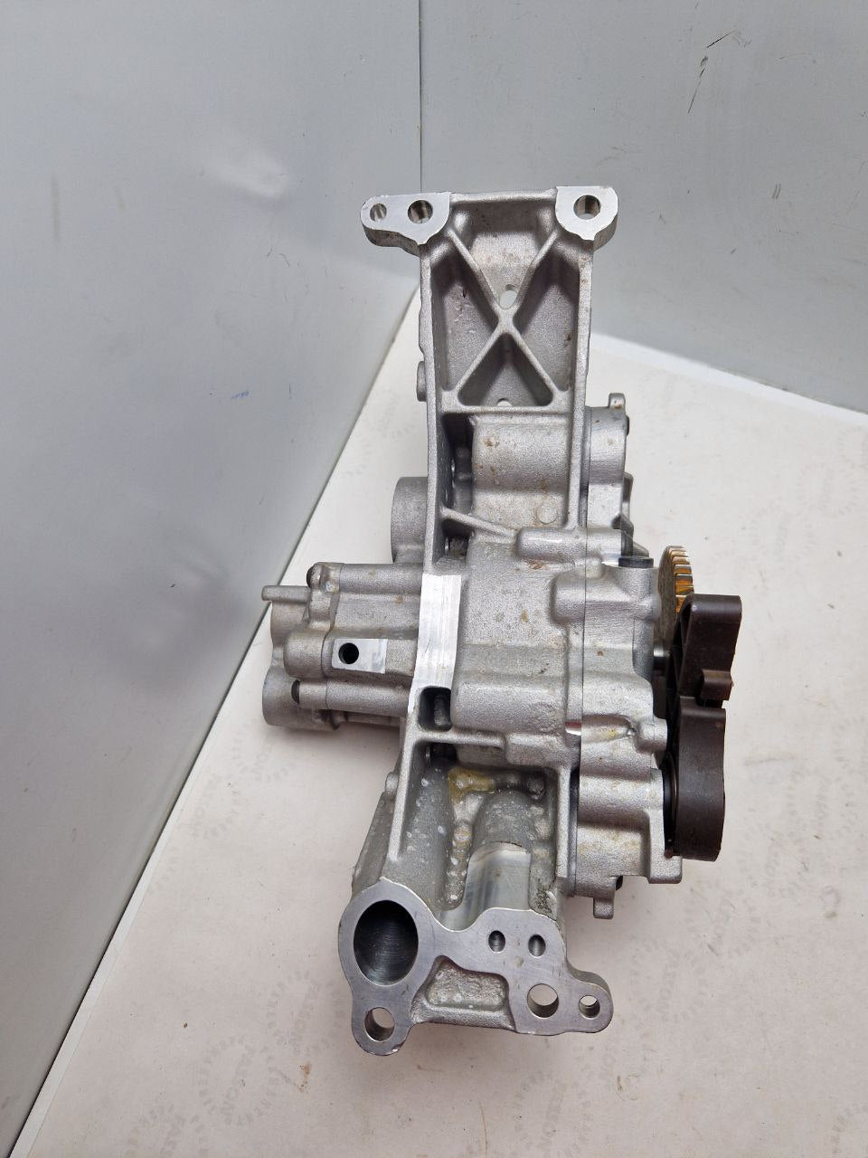 Oil Pump Assembly 5.2L V12 HY53-6621-A OEM Aston Martin DB11 2017 (Request price)