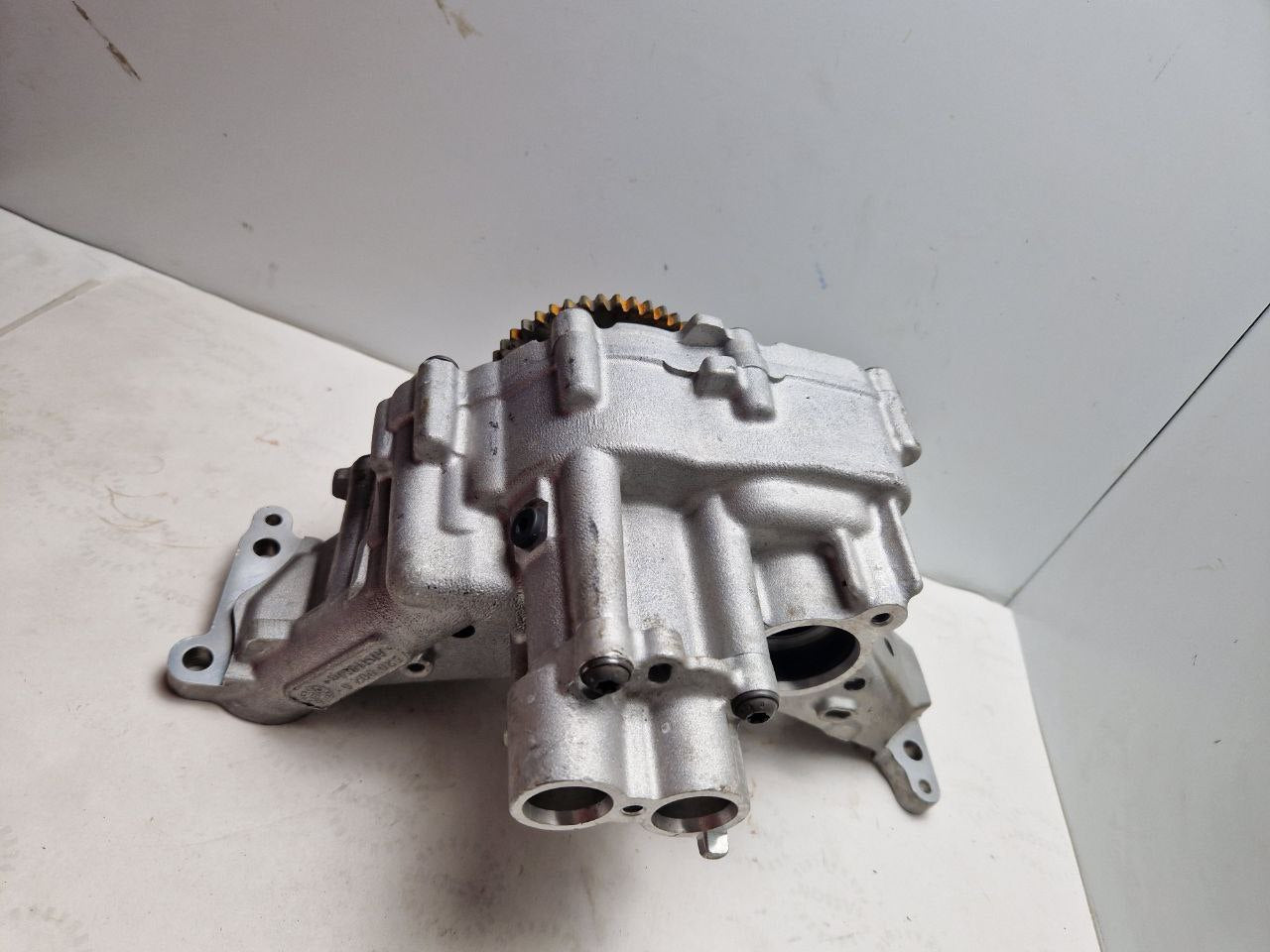 Oil Pump Assembly 5.2L V12 HY53-6621-A OEM Aston Martin DB11 2017 (Request price)