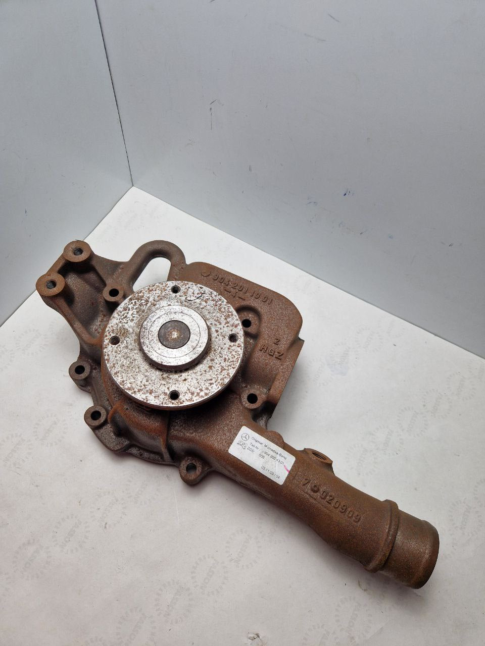 Water pump A9042004301  Mercedes-Benz Original