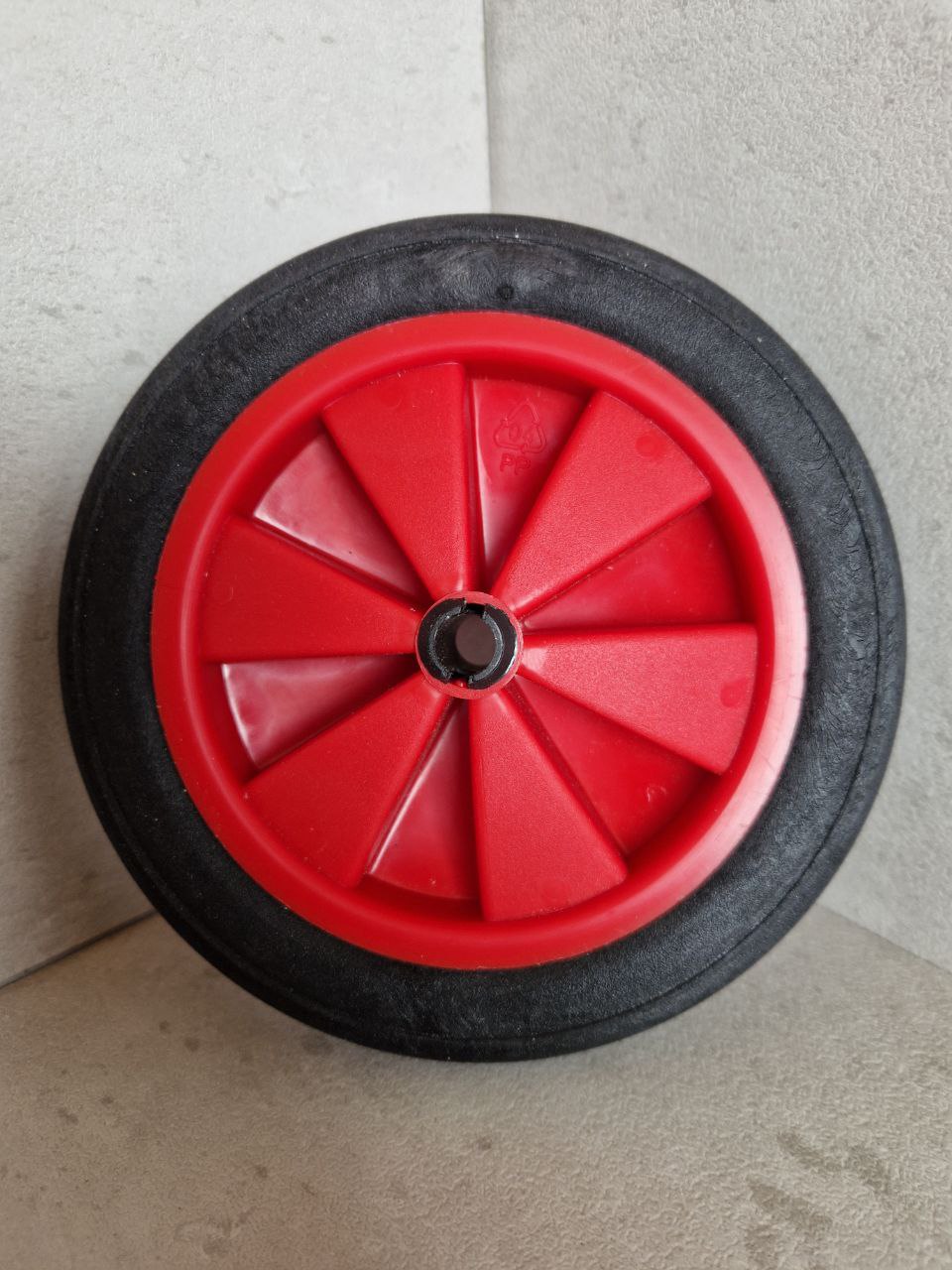 Rotes Polypropylenrad Ø110/150 - 22 S, schwarze Gummireifen  (Request price)